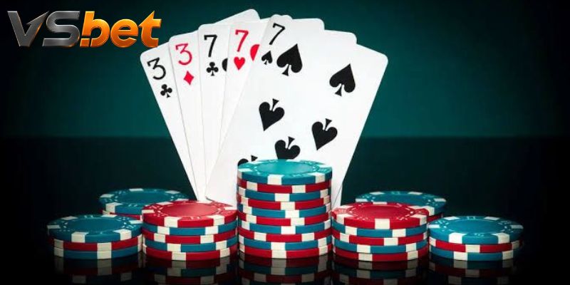 Lá thứ ba tự động tách biệt với side bet phụ trong từng ván